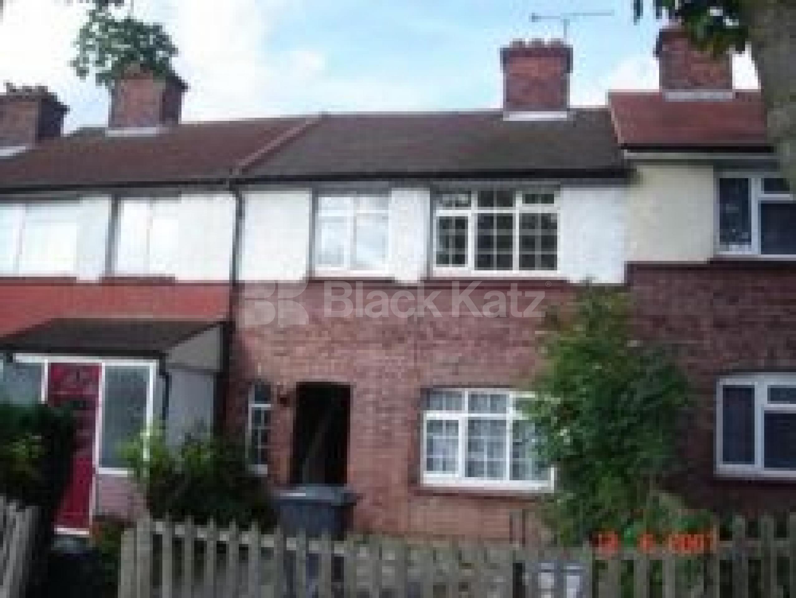 			4 Bedroom, 1 bath, 1 reception Flat			 Steeds Road, MUSWELL HILL N10 N10